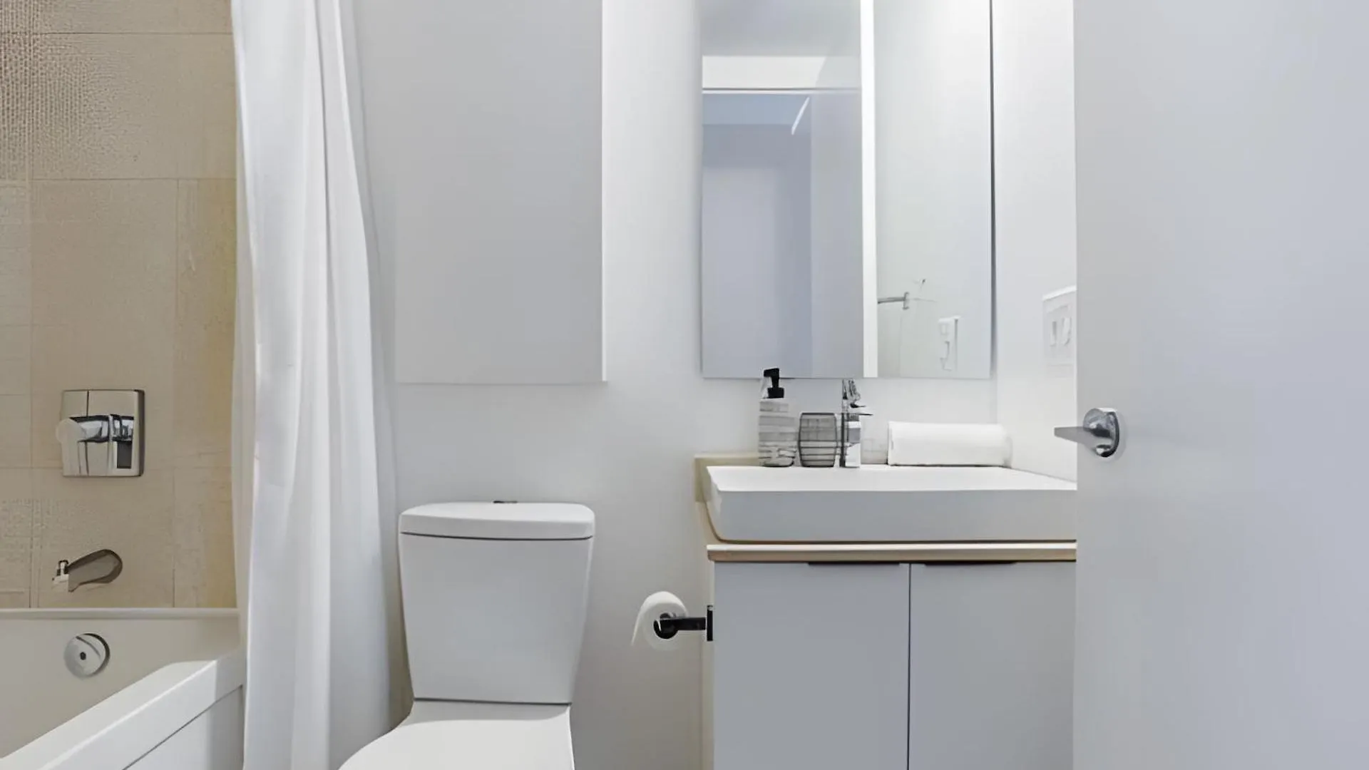 Waterfront 1 Bdr, 2Bed, Cn Tower, Parking 4 Guests Villa Toronto Holiday home
